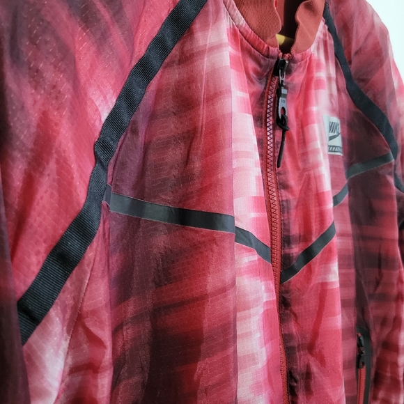 Womans Nike International Bomber Jacket. Medium. - Picture 6 of 10